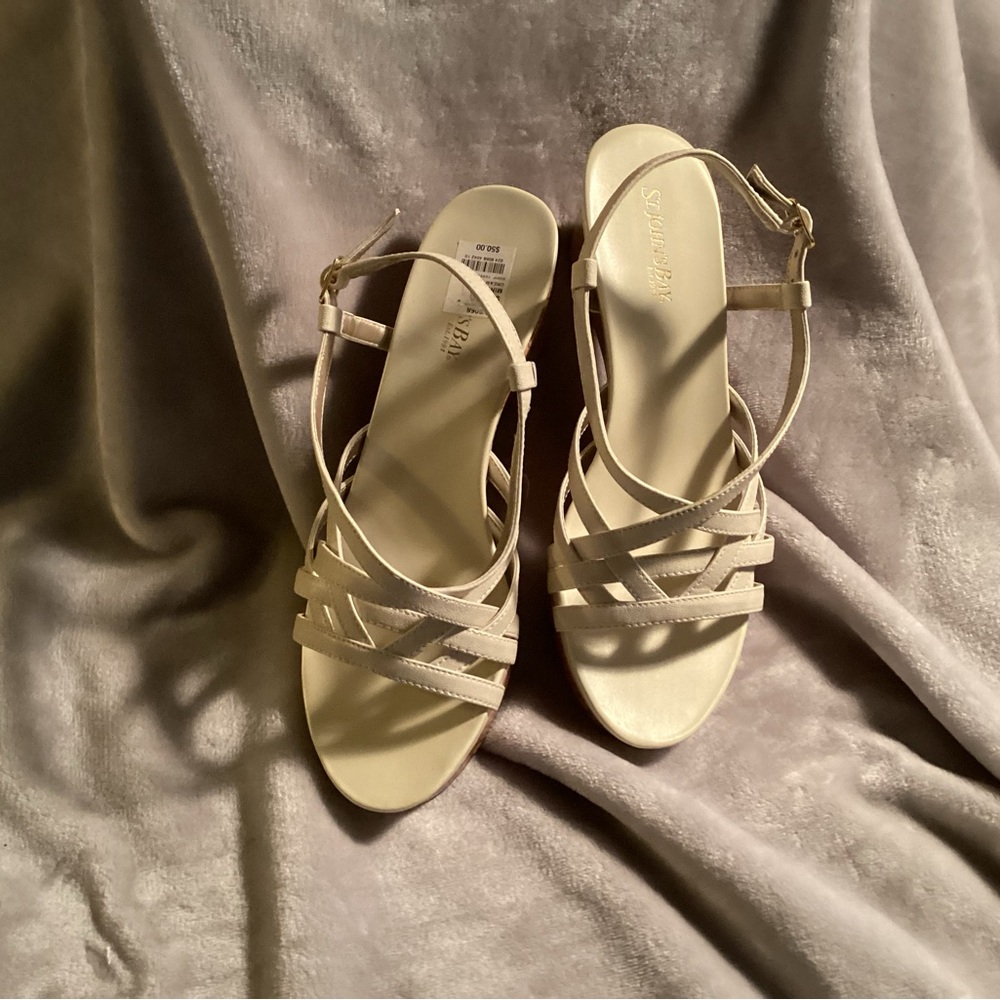 Women’s sandals- 9M St John’s Bay Cream Sandals Elegant Strappy Design